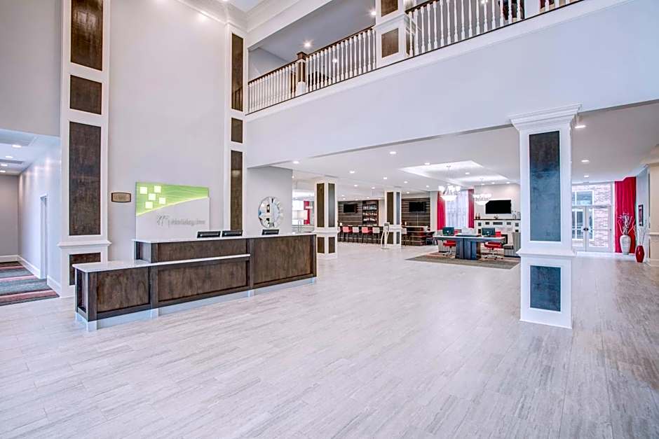 Holiday Inn & Suites Lafayette North by IHG