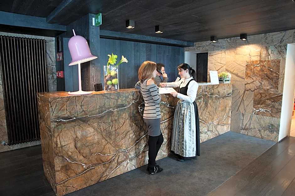 Alexander Charme Hotel