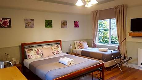 Queen Suite with Pool View