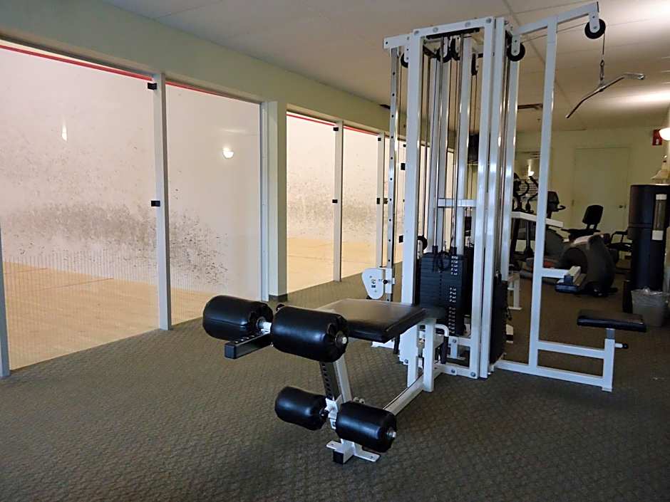 Super 8 by Wyndham Dauphin