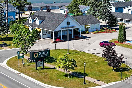 Quality Inn & Suites Mackinaw City Beachfront