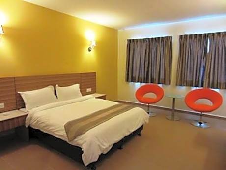 Deluxe Queen Room