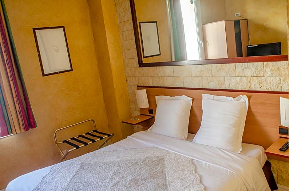 Hôtel Bosquet Pau Centre - Self Check In Budget Hotel