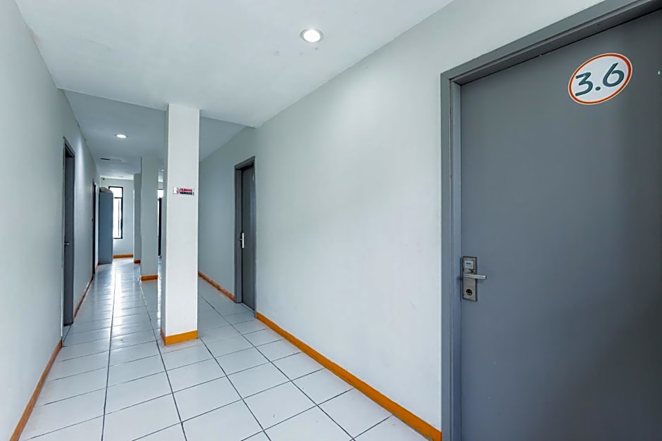 RedDoorz near Mangga Dua Mall