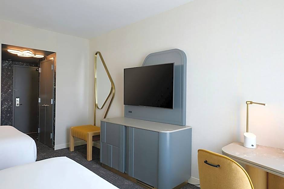 Renaissance by Marriott Schaumburg Convention Center Hotel