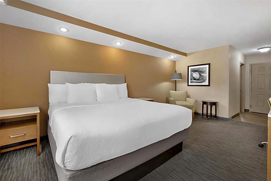 Best Western Cooperstown Inn & Suites