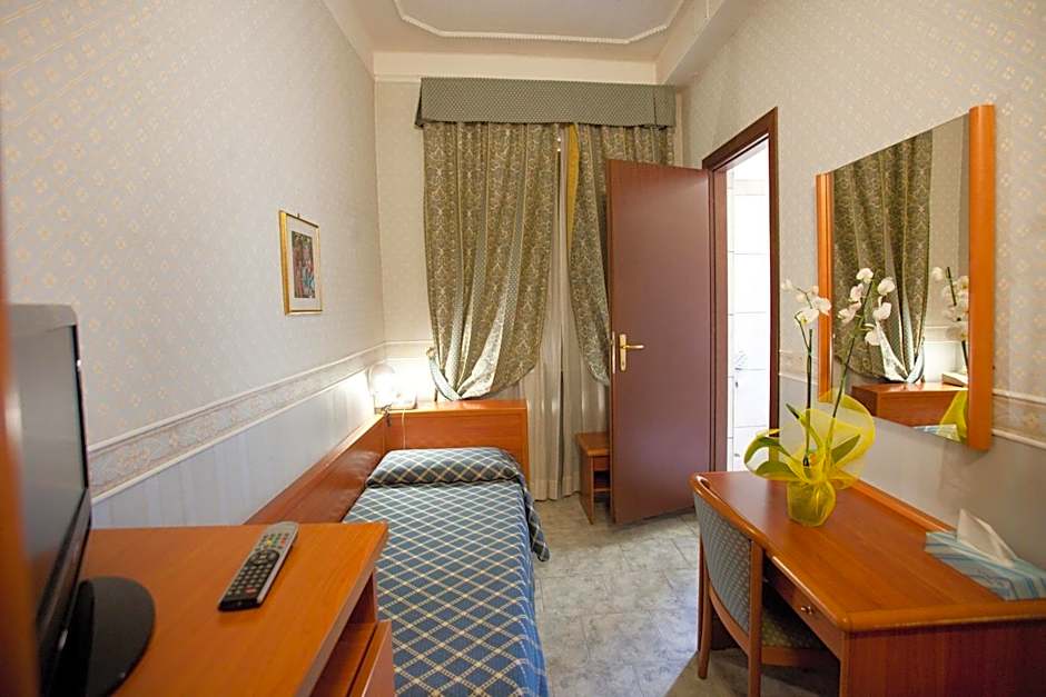 Photo 1 of 11 of Single Room