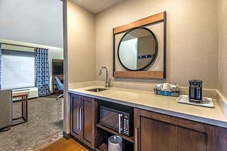 King Suite with Wet Bar