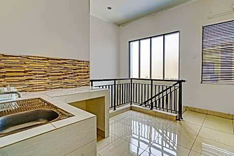 OYO 92556 Jkk Sweet Room