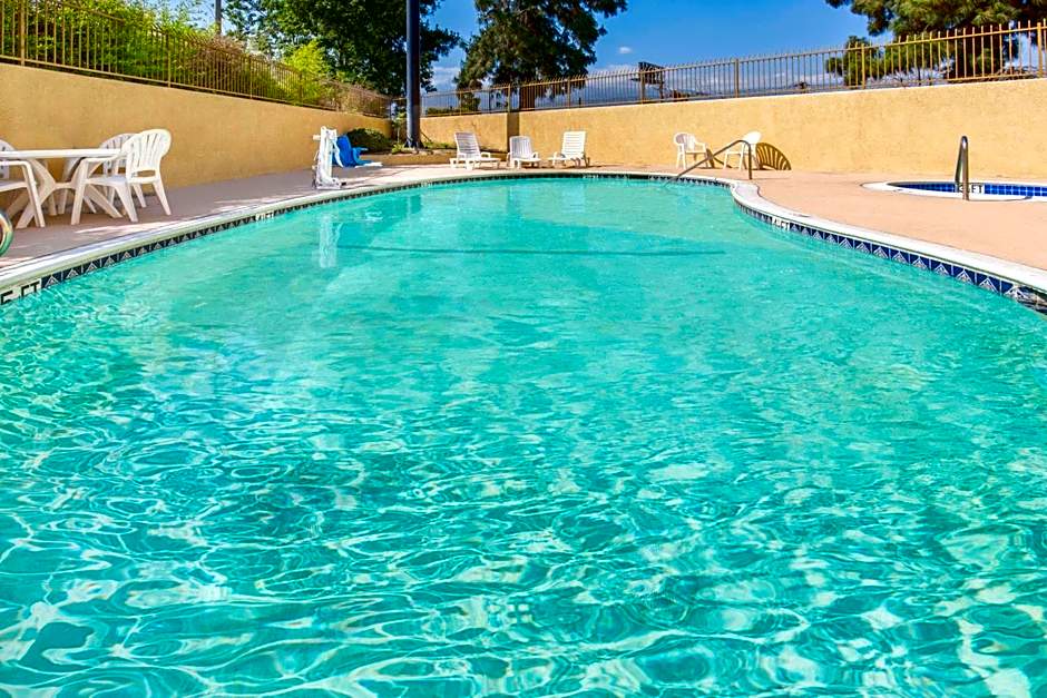 Ramada by Wyndham Ontario