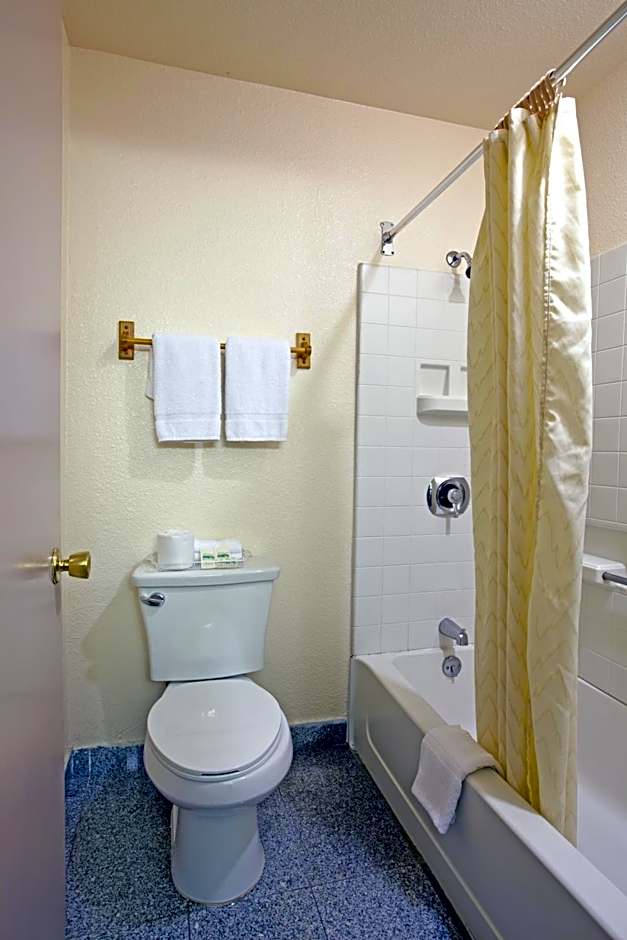 National 9 Inn - Placerville