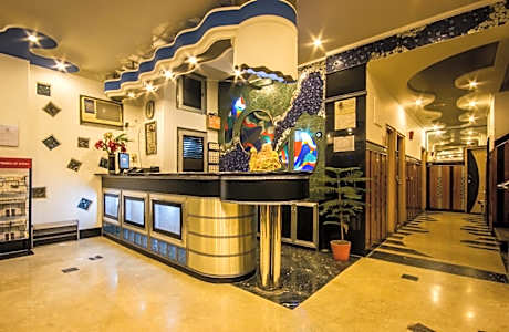 The Suncourt Hotel Yatri