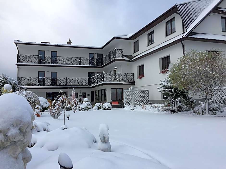 Dworek Nad Białką Apartamenty-Pokoje-Białka Tatrzańska-Czarna Góra