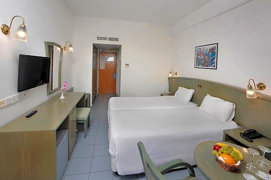 Nissiana Hotel & Bungalows