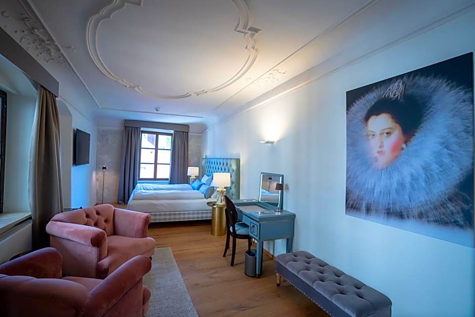 Maxim Suites by Elias Holl
