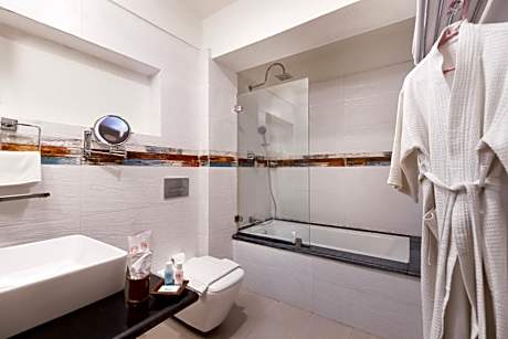 Superior Deluxe Room with Bathtub, Mountain View, 10% Discount on Food