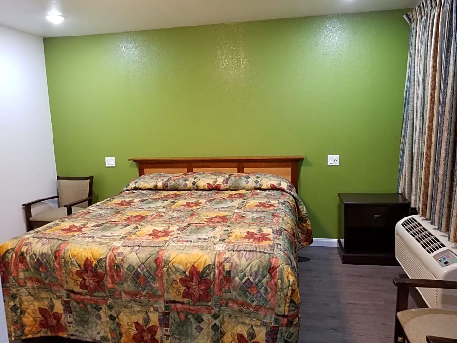 TRAVIS LODGE MOTEL 16