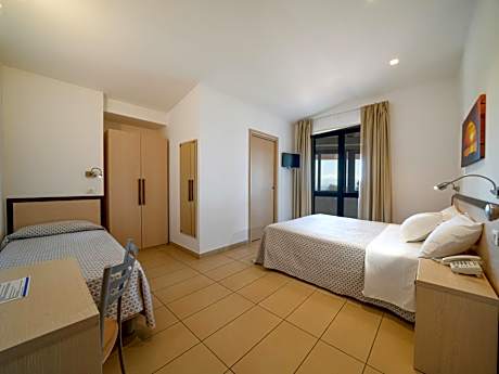 Standard Triple Room with Sea View