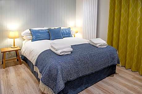 Family Room with Marina View (Dog Friendly)