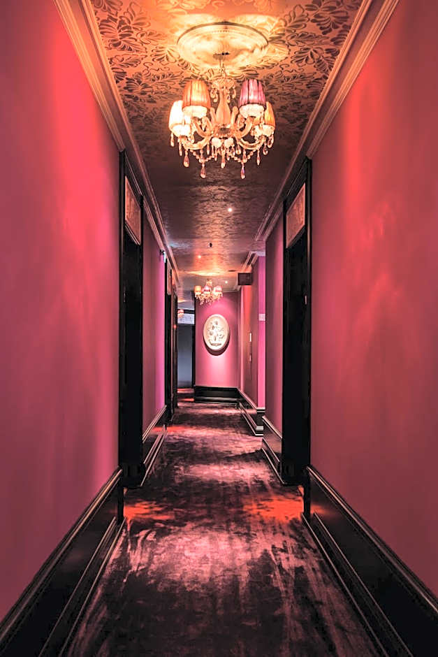 Dorsia Hotel & Restaurant