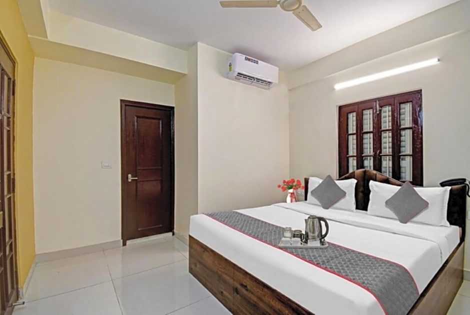 Goroomgo Jheel Mahal New Town West Bengal