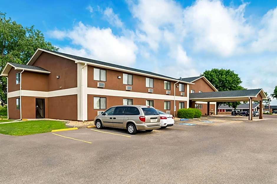 Super 8 by Wyndham Blue Earth