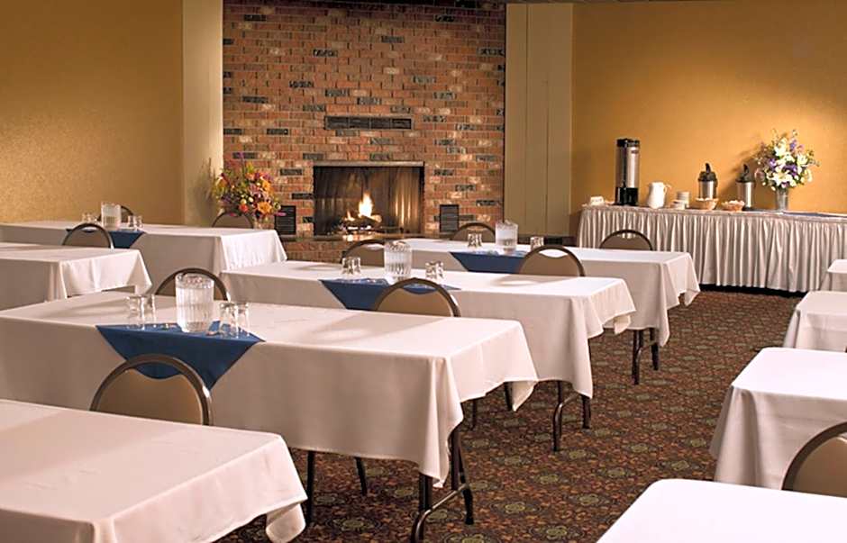 Coast Inn at Lake Hood