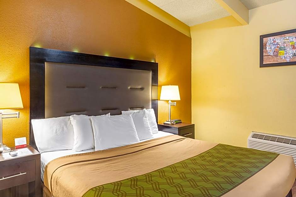 Photo 1 of 4 of 1 King Bed, Nonsmoking, Balcony