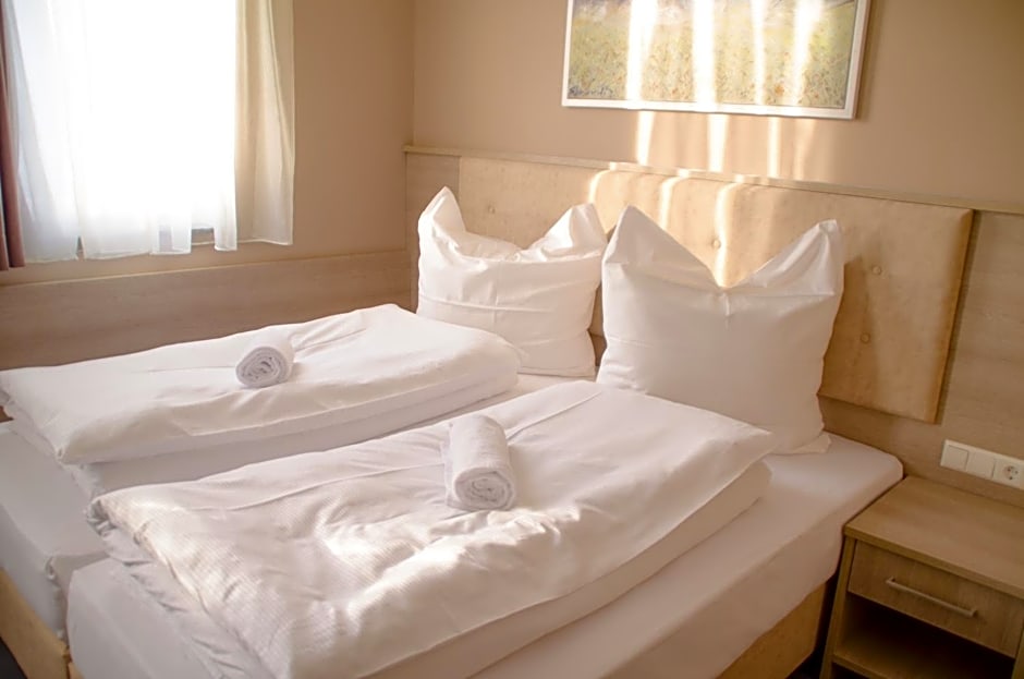 Alpha & Omega Hotel
