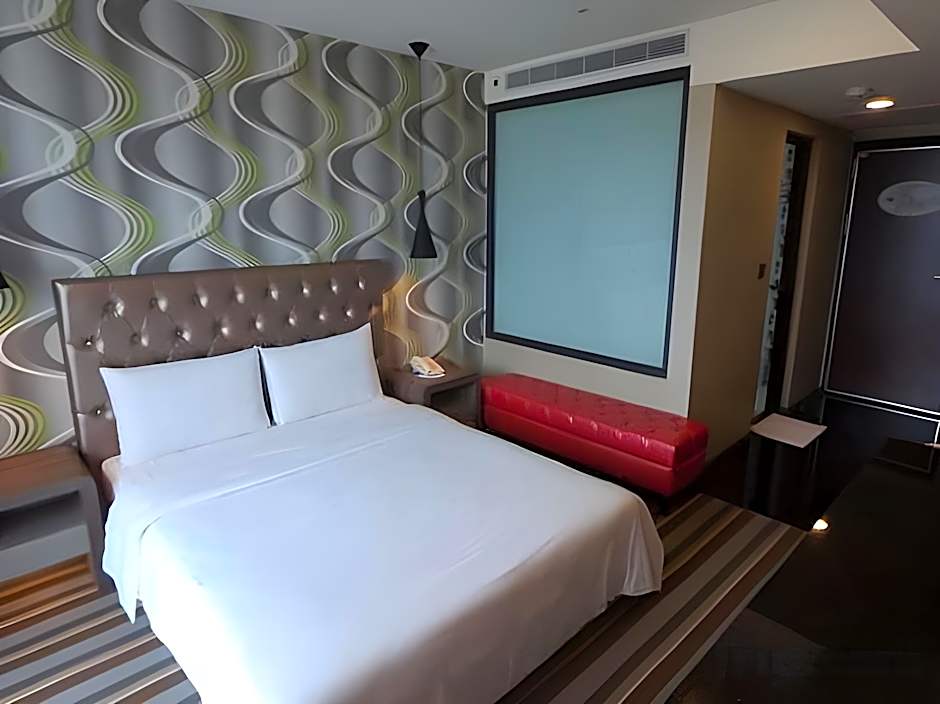 Zaw Jung Business Hotel