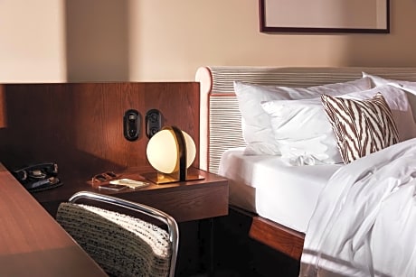 Roomy Twin - Skyline View