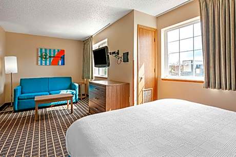 1 Queen Bed, Suite, Nonsmoking, Accessible