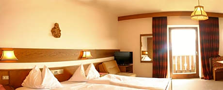 Apartment with Mountain View