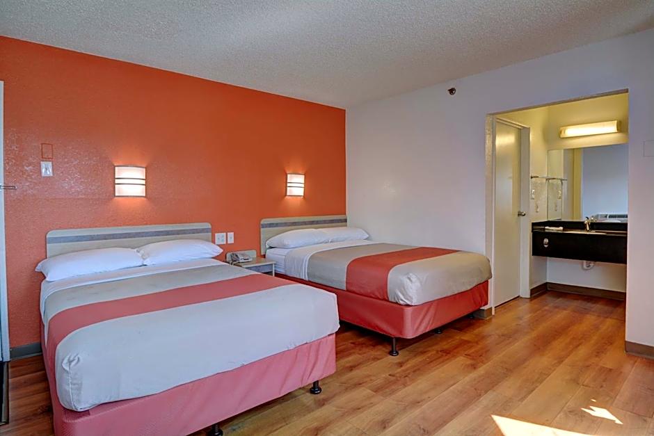 Motel 6-Wethersfield, CT - Hartford