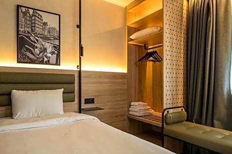 Standard Room - 1 Queen Bed 1 Single Bed