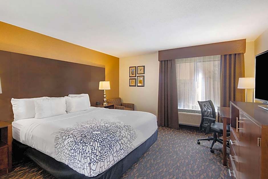 La Quinta Inn & Suites by Wyndham Hayward Oakland Airport