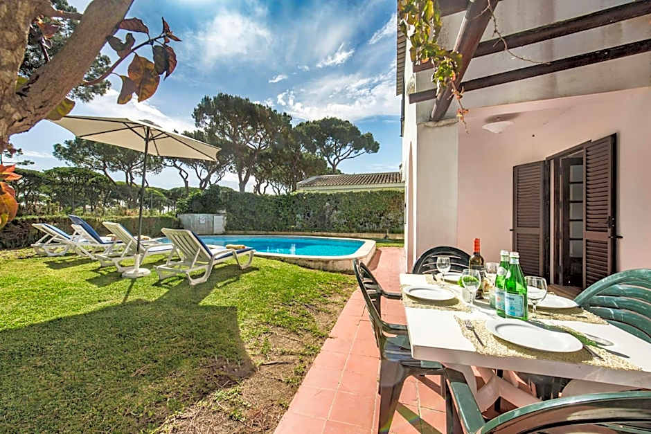 Perfect Retreat Overlooking Pinhal Golf Course, Private pool, Off-street parking