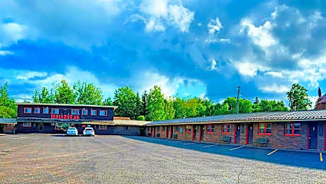 Indianhead Ironwood Hotel
