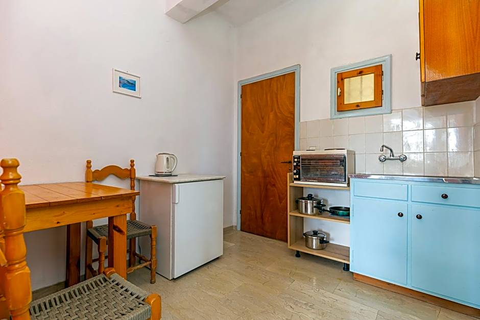 Alexandros Studios by Estia