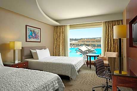 Premium Pool, Guest room, 2 Queen, Pool view