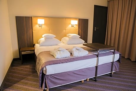 Double single use room