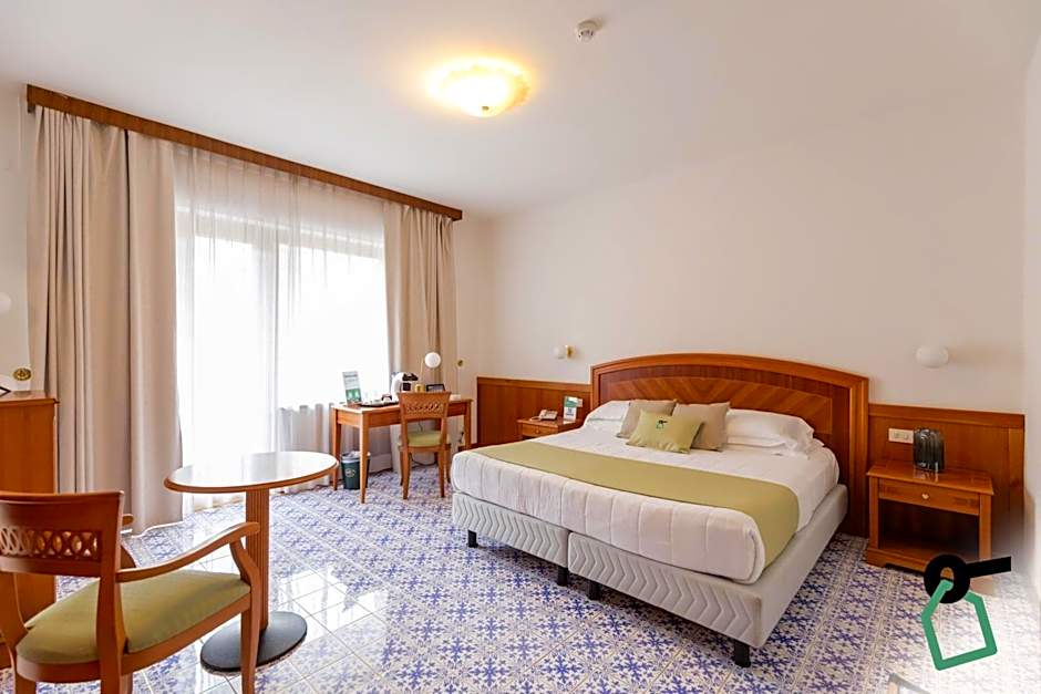 HOTIDAY Room Collection - Sorrento