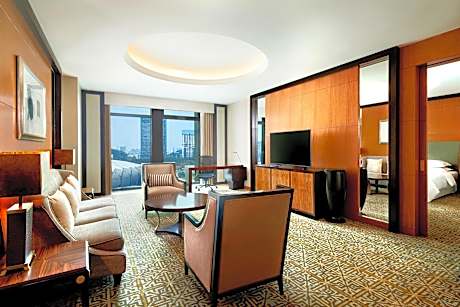 1 Bedroom Suite, 1 King, City view