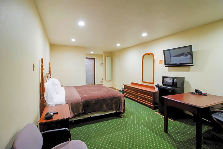 OYO Pinewood Inn & Suites Silsbee