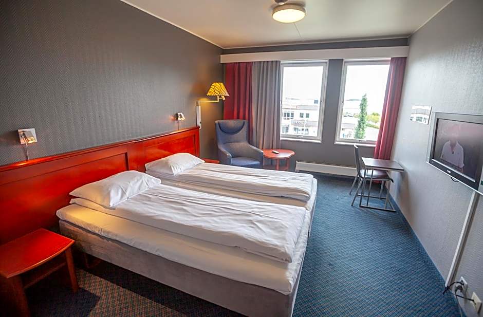 F2 Hotel