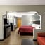 Econo Lodge Inn & Suites