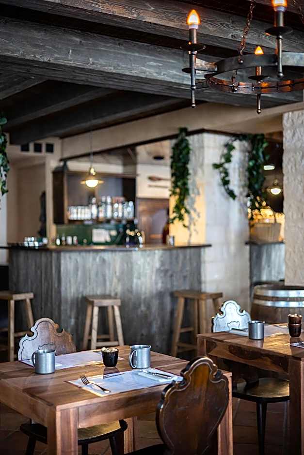 Peanut Medieval Lodge