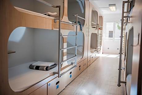 Bed in 8-Bed Mixed Dormitory Room