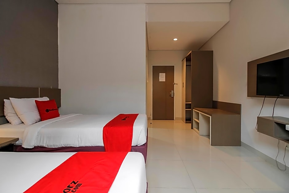 RedDoorz near Goa Sunyaragi