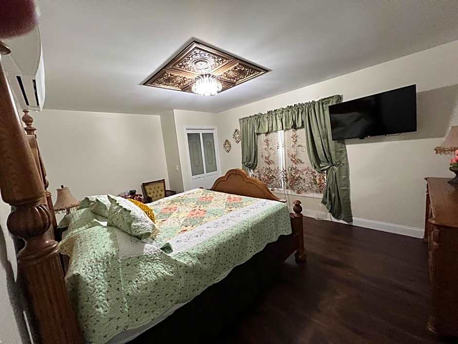 Holland Farmhouse Inn B&B